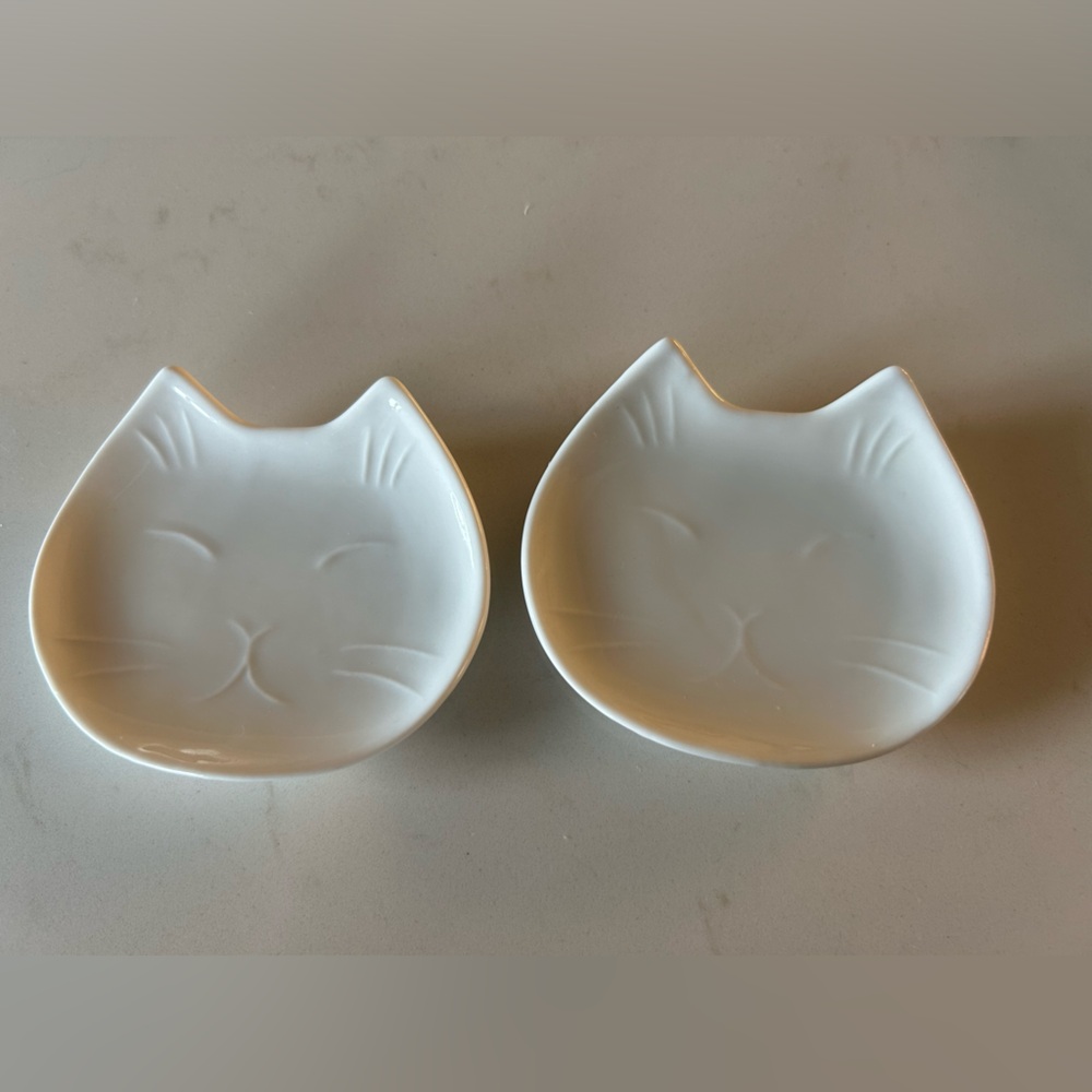 Set 2 Ceramic Smiling Cat Face Trinket Dishes or tea bag holders
